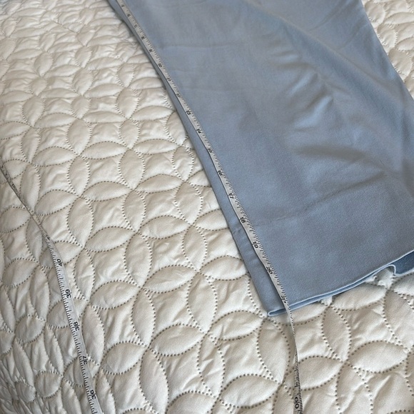 Tommy Hilfiger Red Floral Top (M) and Zac & Rachel Light Blue Cropped Pants (12) - Picture 6 of 13